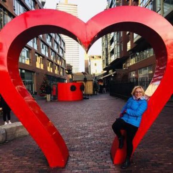 Meet your Posher, Aurelia - Picture 1 of 1